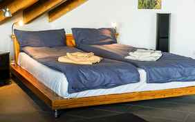 Das Doppelbett im IL Nido mit Rollen-perfekt um es da hinzustellen, wo man möchte. 